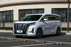 腾势腾势D9 PHEV