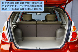 2011款铃木利亚纳a+两厢1.4L手动豪华I型试驾实拍