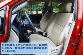 2011款铃木利亚纳a+两厢1.4L手动豪华I型试驾实拍