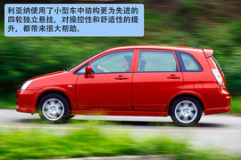 2011款铃木利亚纳a+两厢1.4L手动豪华I型试驾实拍