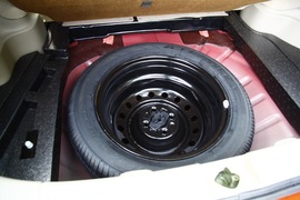 2011款铃木利亚纳a+两厢1.4L手动豪华I型试驾实拍