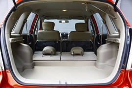 2011款铃木利亚纳a+两厢1.4L手动豪华I型试驾实拍