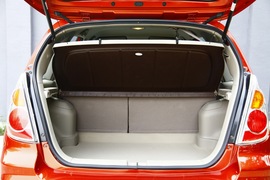 2011款铃木利亚纳a+两厢1.4L手动豪华I型试驾实拍