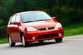 2011款铃木利亚纳a+两厢1.4L手动豪华I型试驾实拍