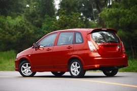 2011款铃木利亚纳a+两厢1.4L手动豪华I型试驾实拍