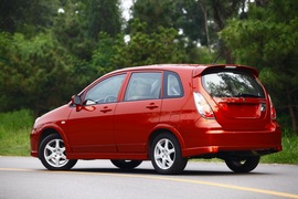 2011款铃木利亚纳a+两厢1.4L手动豪华I型试驾实拍