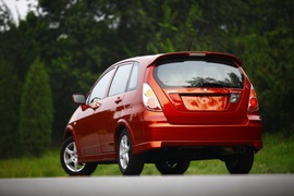 2011款铃木利亚纳a+两厢1.4L手动豪华I型试驾实拍