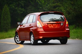2011款铃木利亚纳a+两厢1.4L手动豪华I型试驾实拍