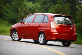 2011款铃木利亚纳a+两厢1.4L手动豪华I型试驾实拍