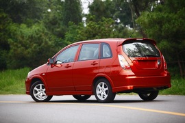 2011款铃木利亚纳a+两厢1.4L手动豪华I型试驾实拍