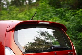 2011款铃木利亚纳a+两厢1.4L手动豪华I型试驾实拍