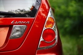 2011款铃木利亚纳a+两厢1.4L手动豪华I型试驾实拍
