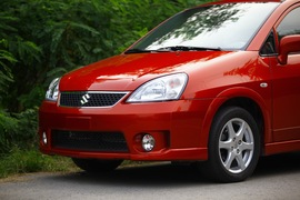 2011款铃木利亚纳a+两厢1.4L手动豪华I型试驾实拍