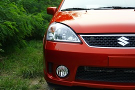 2011款铃木利亚纳a+两厢1.4L手动豪华I型试驾实拍