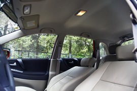 2011款铃木利亚纳a+两厢1.4L手动豪华I型试驾实拍