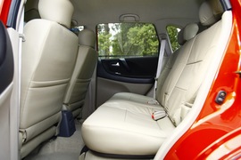 2011款铃木利亚纳a+两厢1.4L手动豪华I型试驾实拍