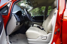 2011款铃木利亚纳a+两厢1.4L手动豪华I型试驾实拍