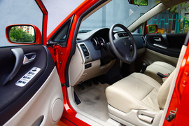 2011款铃木利亚纳a+两厢1.4L手动豪华I型试驾实拍