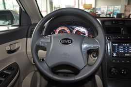 2011款比亚迪L3新锋畅版1.5L手动尊贵型到店实拍