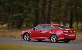 2012款丰田凯美瑞海外试驾