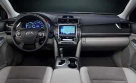 2012款丰田凯美瑞海外试驾