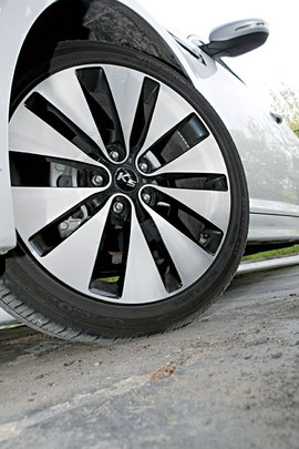 2011款东风悦达起亚K5试驾报告