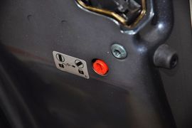 2011款长安CX30三厢