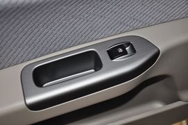 2011款长安CX30三厢