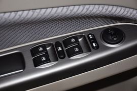 2011款长安CX30三厢