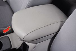 2011款长安CX30三厢