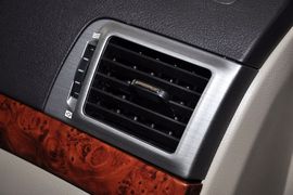 2011款长安CX30三厢