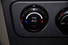 2011款长安CX30三厢