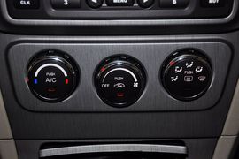 2011款长安CX30三厢