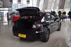 2011款长安悦翔三厢