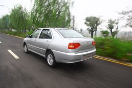 试驾2012款奇瑞旗云2