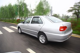 试驾2012款奇瑞旗云2