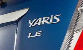 海外试驾2012款丰田雅力士