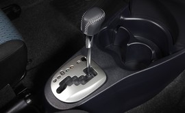 海外试驾2012款丰田雅力士