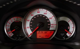 海外试驾2012款丰田雅力士