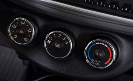 海外试驾2012款丰田雅力士