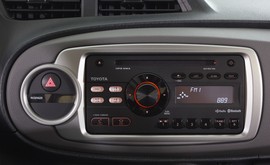 海外试驾2012款丰田雅力士