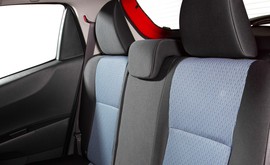 海外试驾2012款丰田雅力士