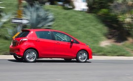 海外试驾2012款丰田雅力士