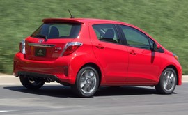 海外试驾2012款丰田雅力士