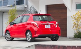 海外试驾2012款丰田雅力士