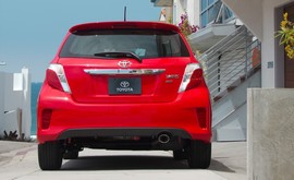 海外试驾2012款丰田雅力士