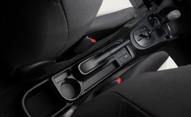 海外试驾2012款丰田雅力士