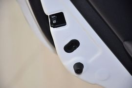 2012款起亚狮跑