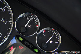 东风标致新307内饰