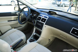 东风标致新307内饰